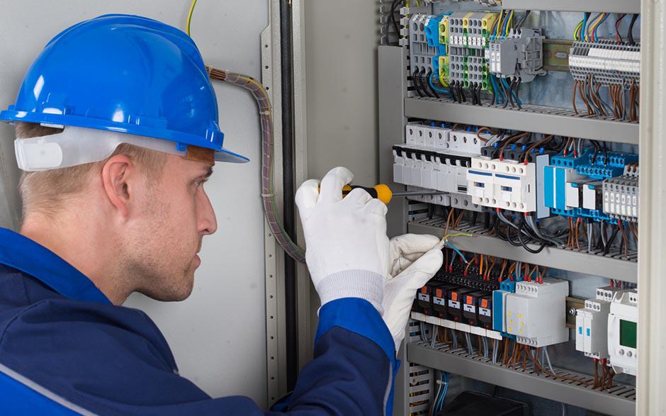 taux horaire électricien Linas